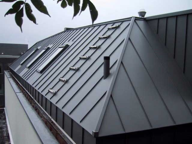 Достоинства и установка фальцевой кровли своими руками