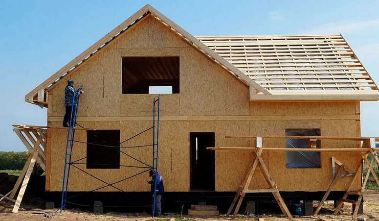 Особенности и технологии строительства домов из СИП панелей