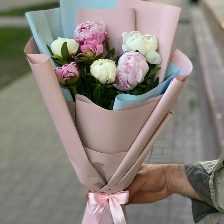 Как красиво собрать букет из пионов и полезные советы по его уходу