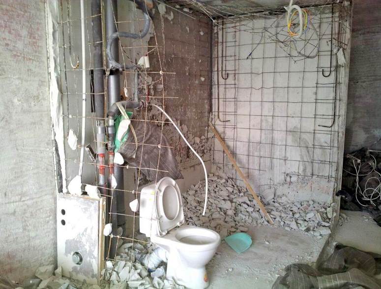 Демонтаж сантехкабины перед ремонтом: как сделать безопасно, быстро и без лишних расходов