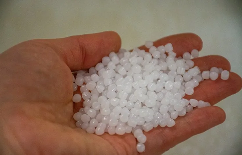 Поліетилен та вироби з нього: переваги, особливості та виробництво