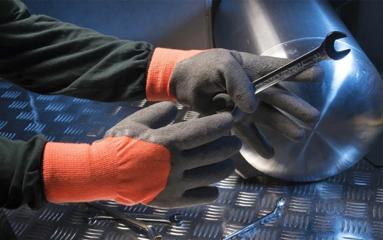 Как Х-нить меняет поведение перчаток в работе