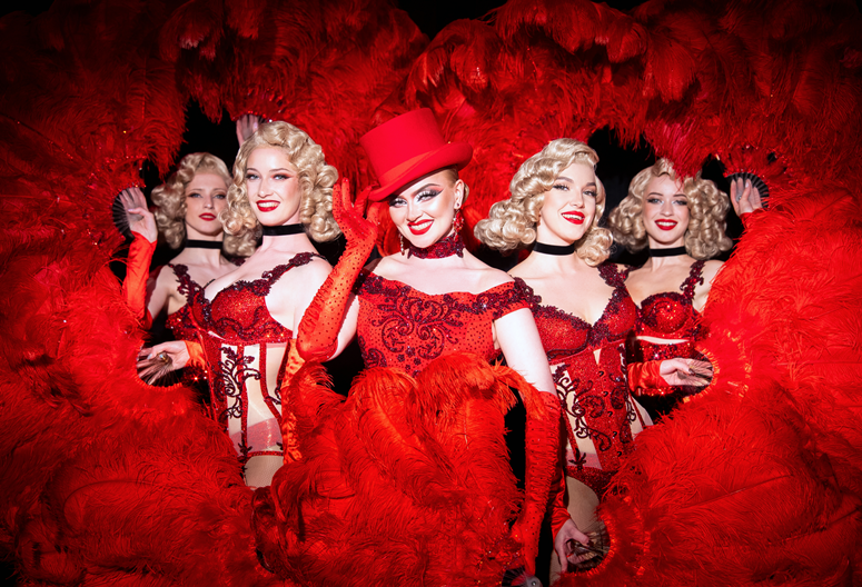 Бар в кабаре «Летучая Мышь»: атмосфера бурлеска и изысканных напитков